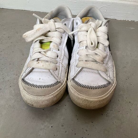 Nike Blazer Low ‘77 Jumbo Trainers - Picture 4 of 6